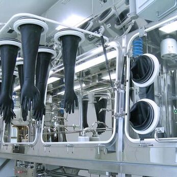 Bên trong Isolator gồm những thành phần kỹ thuật nào?