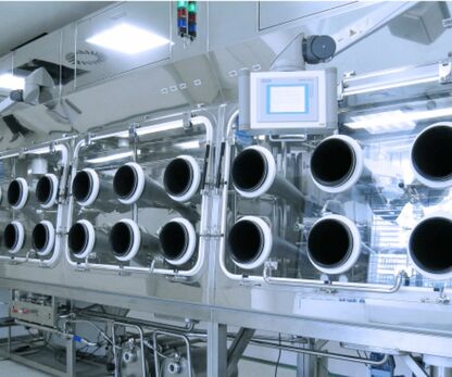 Cách vệ sinh isolator để đảm bảo an toàn vô trùng