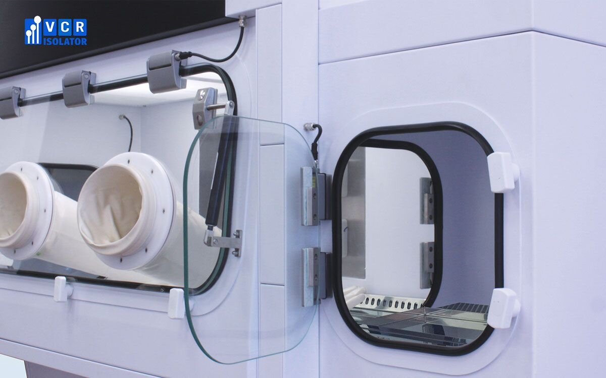 Vận chuyển sản phẩm đi qua Isolator